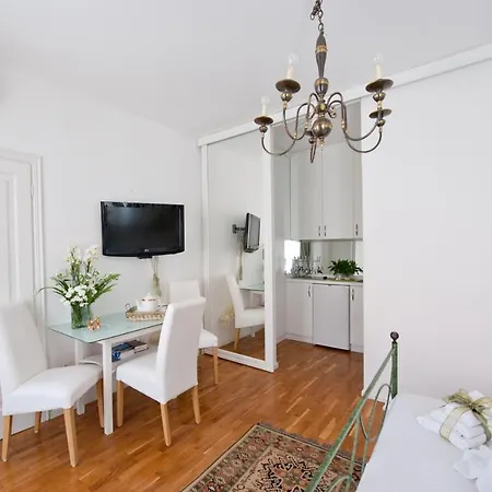 Old Town Next To The 2 Dubrovnik