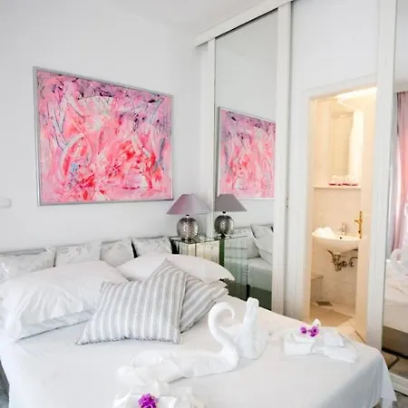 Daire Old Town Next To The 2 *