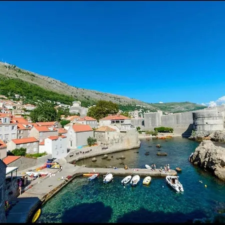 Daire Old Town Next To The 2 *