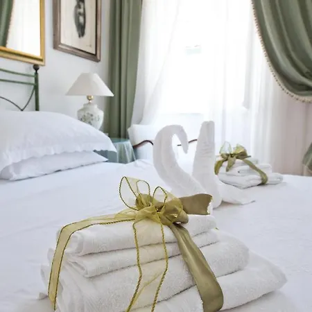 Old Town Next To The 2 Dubrovnik